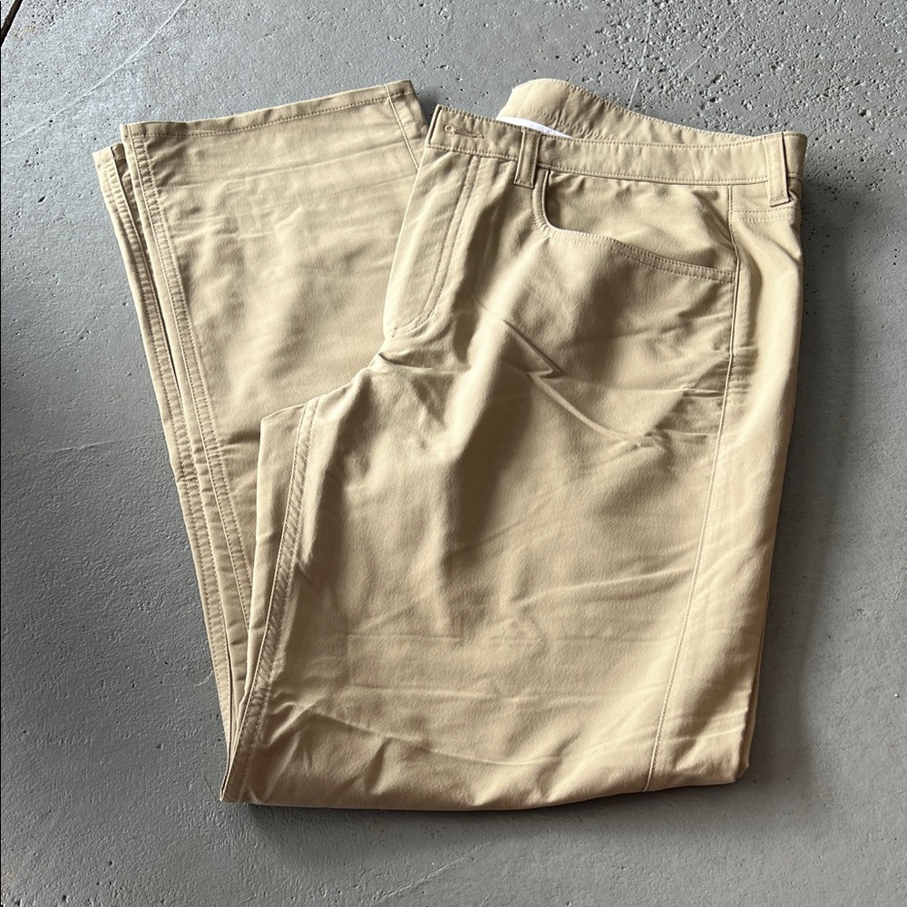 Roundtree & Yorke Men's Khaki Chinos
